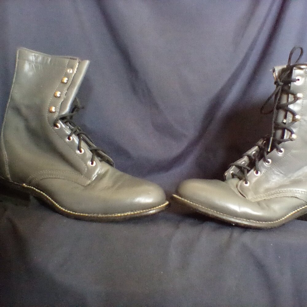 Boots - Picture 4 of 6